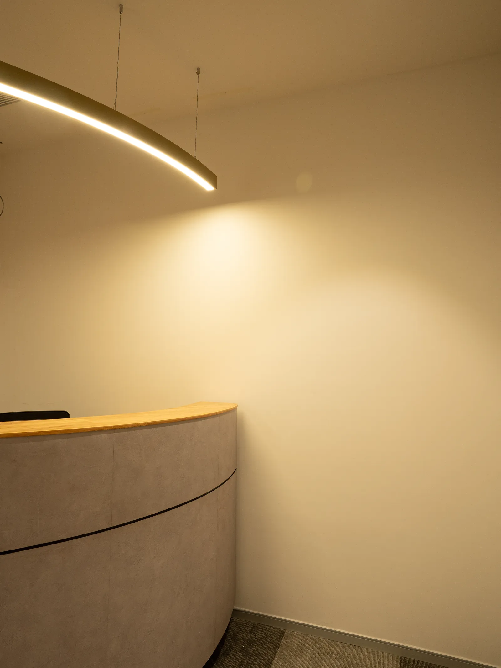 Reception desk with curved front and pendant light — Moschip